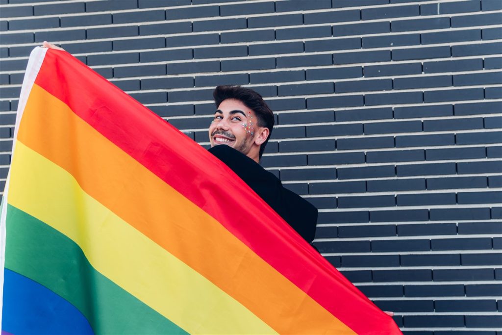 que représentent les drapeaux LGBT